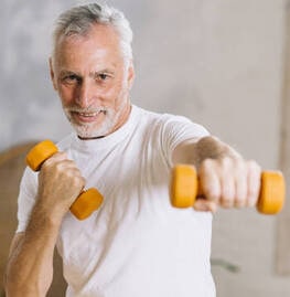 trainen-met-gewichten-oudere-leeftijd
